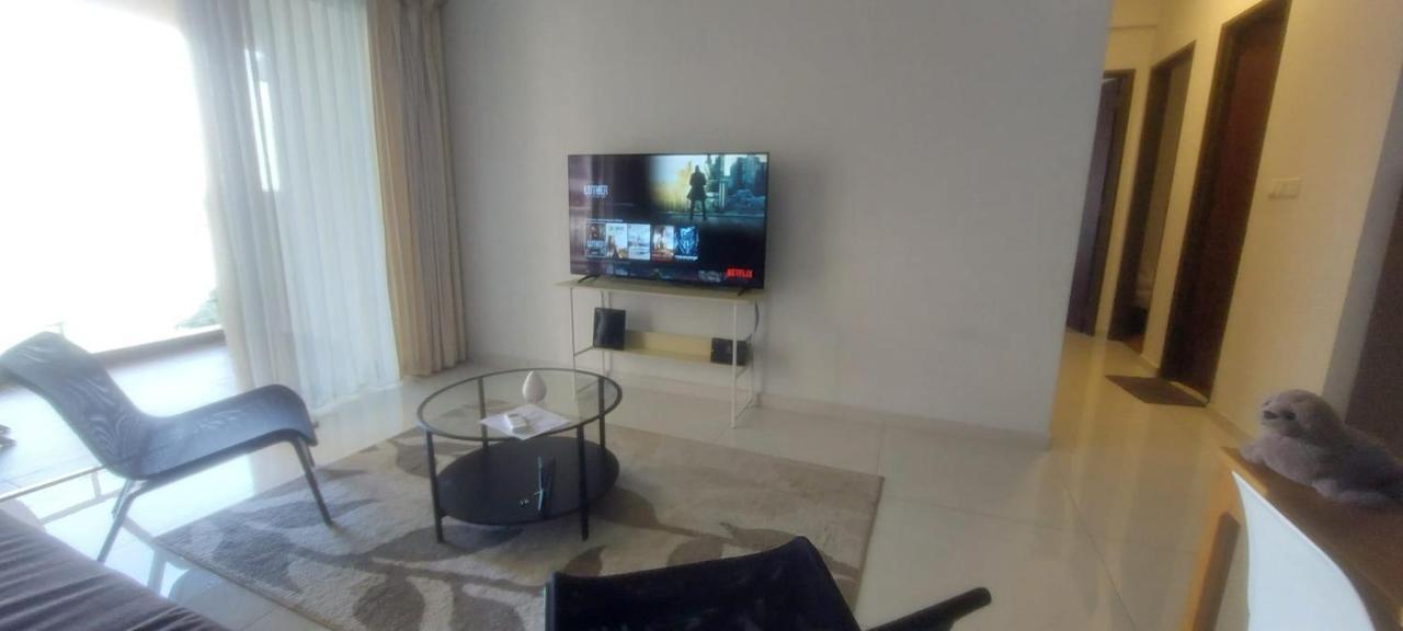 Apartemen Airy & Comfy 3br In Danga Bay Free Parking